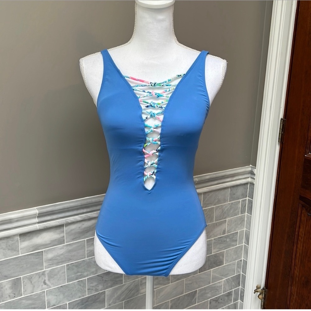 ⭐️⭐️⭐️Lilly Pulitzer Isle Lattice One Piece Swim Suit
